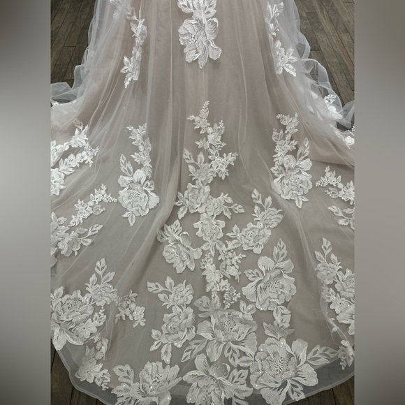 Sophia Tolli Amaya Fit and Flare wedding dress with Detachable sleeves - Picture 6 of 8